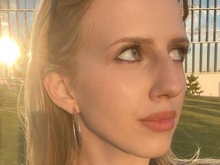 chat show AishaSpringstead