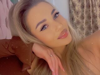 naked camgirl fingering pussy IvyThompson