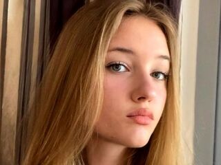 naked cam girl masturbating with vibrator JaniJarema