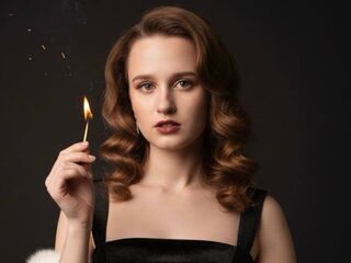 topless cam girl LolaCoresh