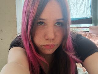naked camgirl masturbating with vibrator MariNowak
