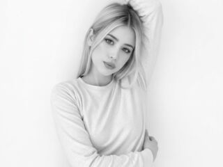 nude webcamgirl ZaraVelvettt