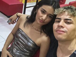 naked couple with live cam MadissonandRobin