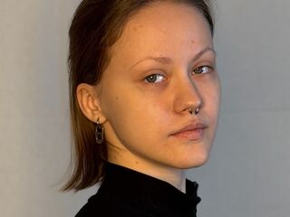 free livecam AlainaCaveness