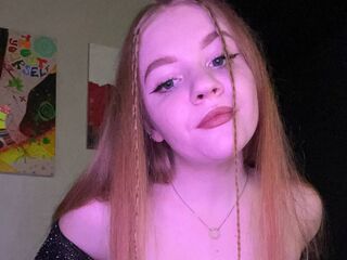 naughty cam girl fingering shaved pussy AliceSmithen