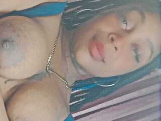 naked webcamgirl photo AndreTower