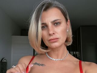 camgirl masturbating with vibrator AnishaBee