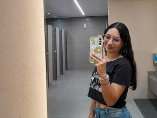 camslut showing tits AnitMiller