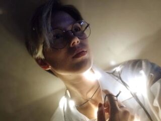 hot strip tease cam AureliaRavens