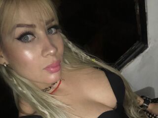 cam girl masturbating with vibrator BarbieLu