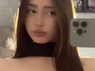 nude gamgirl BellaJersiquins