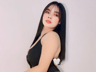 camslut showing tits ChealseaMarie