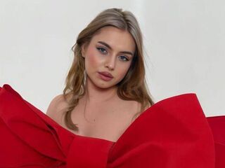 camgirl masturbating with vibrator ChloeHollyberry