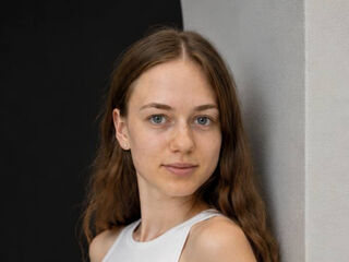girl showing tits CleoraClouden