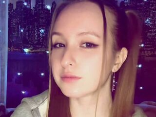 beautiful camgirl CortneyMoran