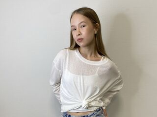 naked cam girl masturbating with vibrator DortheyVath
