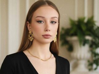 fingering cam whore EmaGurrad