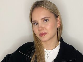 naked cam girl masturbating with vibrator EmeritaParra