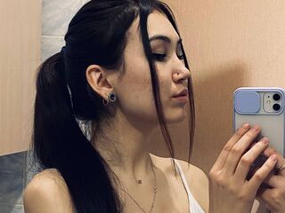 naughty camgirl EvelynneKayratte