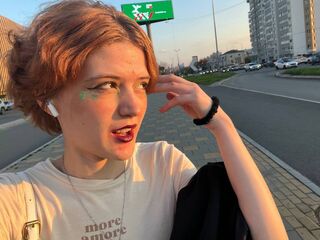 live webcam model FlairCatlow