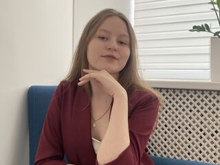 cam girl playing with vibrator GermaineMoland