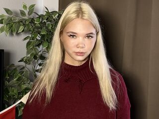 cam girl playing with dildo HeideSarkar