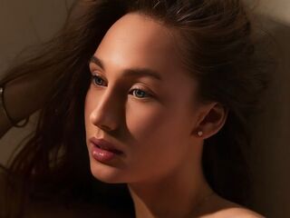 naked girl with cam fingering IlseSchain