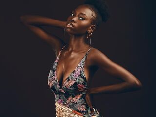 teaser web cam IssaJenner