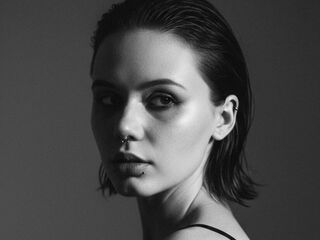 girl showing pussy JudithSterett