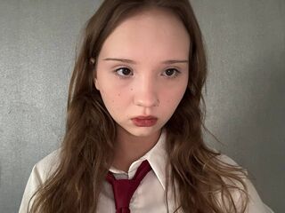 camslut showing tits LaritaLudemann