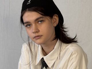 sexcam photo LeannMolineaux