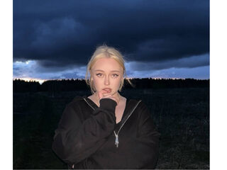 naked girl with webcam masturbating LitaBloom