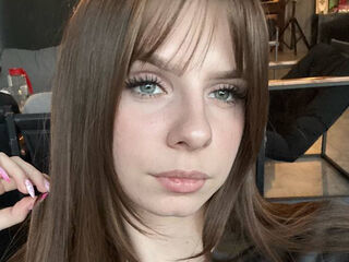 camwhore masturbating with vibrator LoiseHarington