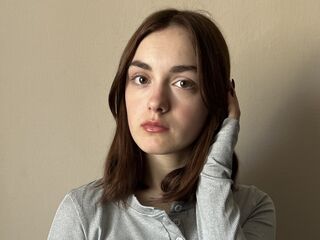 camslut masturbating LouanneNading