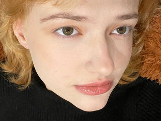 topless webcam girl LunaBeans