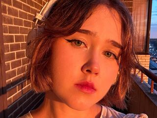 naughty cam girl MarilynSwinerton