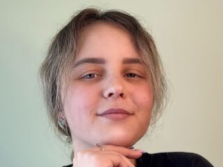 naked girl with cam masturbating MichaeleBendall