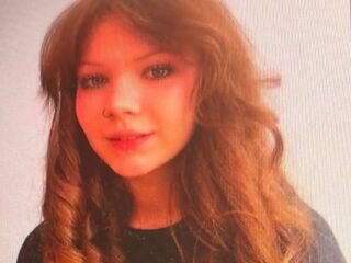 naked camgirl masturbating with vibrator RosieWalmont