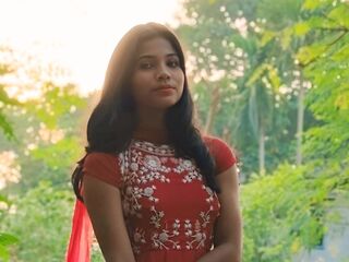 beautiful webcamgirl Royles