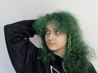 naked camgirl fingering pussy SamellaMagowan