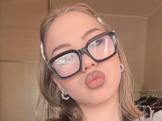 webcam show SaraBaier