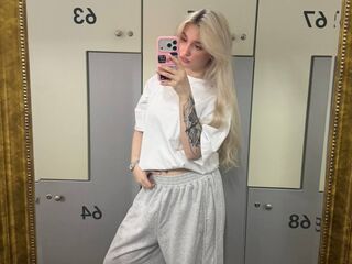topless cam girl ScarlettAndreula
