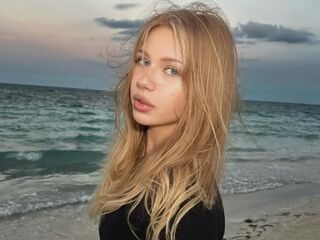 girl shaving pussy StephanieChelf