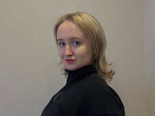 beautiful cam girl SuzannKernes