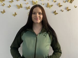 camgirl playing with sextoy TishGoosey